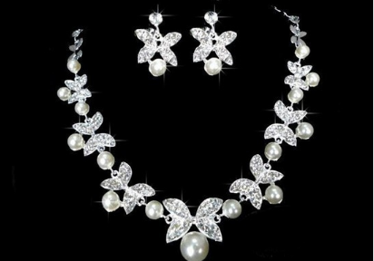 Elegant Butterfly Bridal Jewelry Set: Chain Pearl Three-Piece Headdress Set