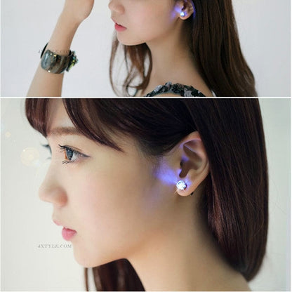 2 PCS Stylish Cubic Zirconia Earrings with Bright Light, Random Color Delivery