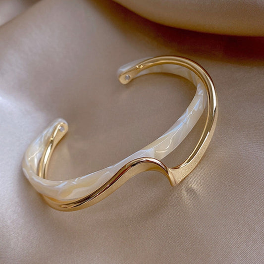 White Shell Plate Bracelet Curved Metal Hand Ornaments